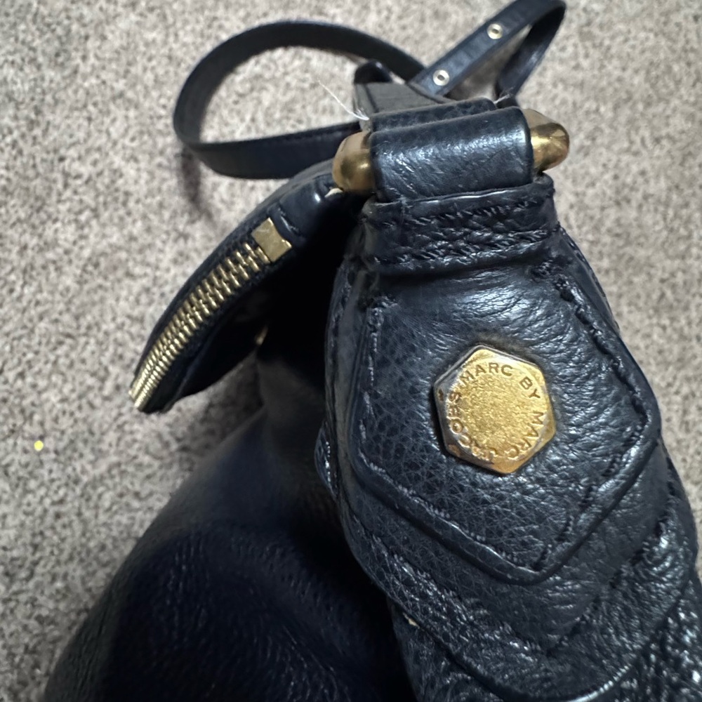 Marc by Marc Jacobs Classic Q Natasha black pebbled leather crossbody bag - Picture 8 of 12